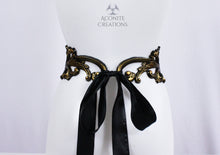 Load image into Gallery viewer, Green Blue Iridescent Latex 'Oculus Draconis' Filigree Belt